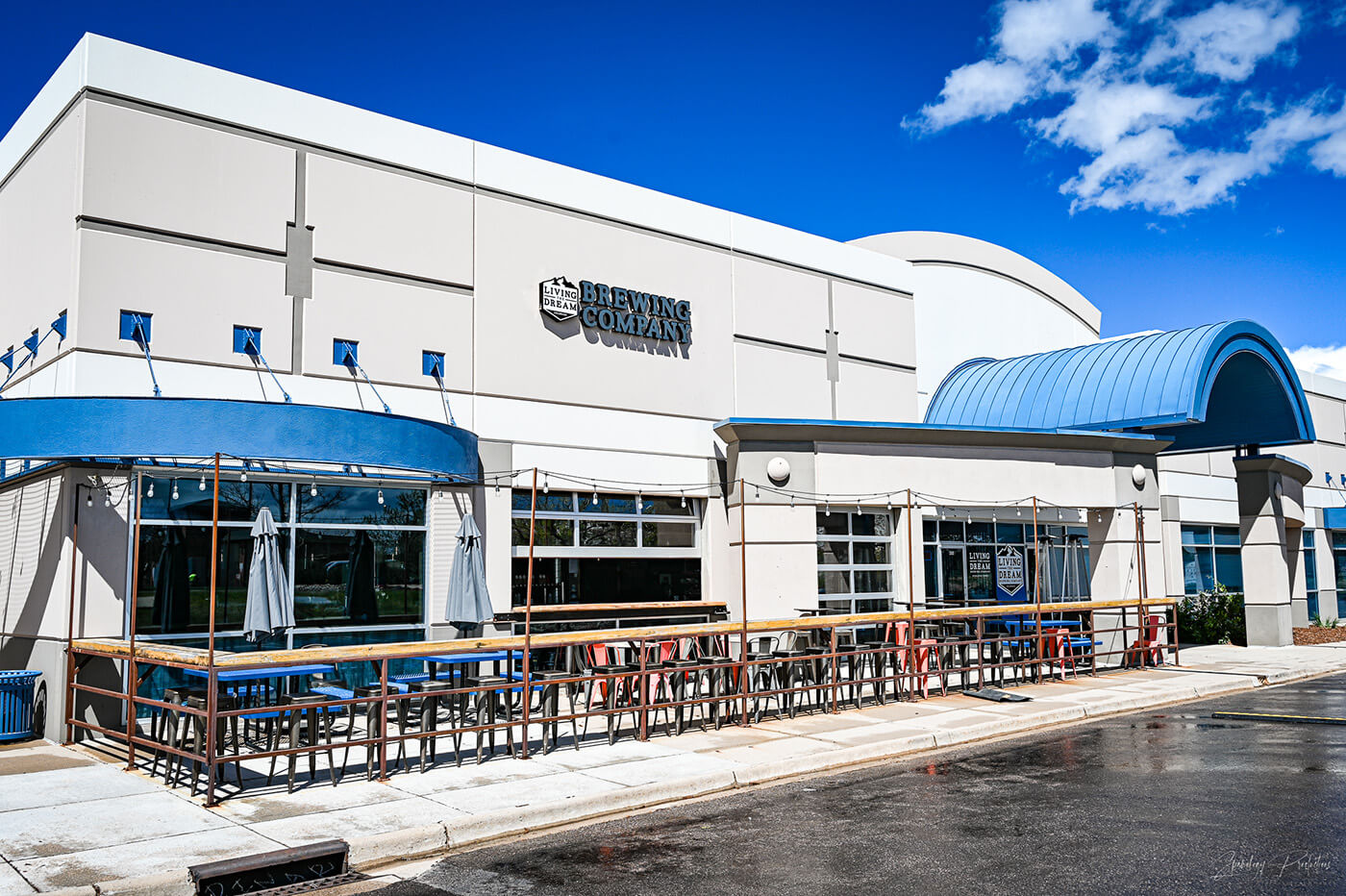 exterior seating area of our Highlands Ranch location